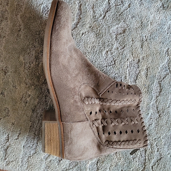 Boot - Picture 2 of 2